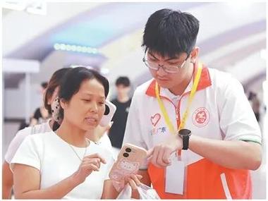 廣州南站 中學生志愿者以青春之名，溫暖春運歸途